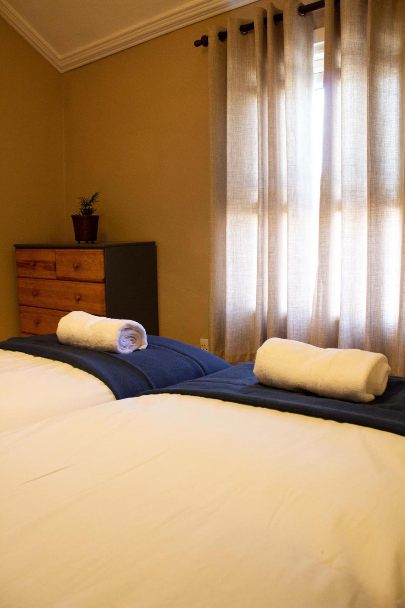 Holiday home Cosy 2-bedroom In Portobello *