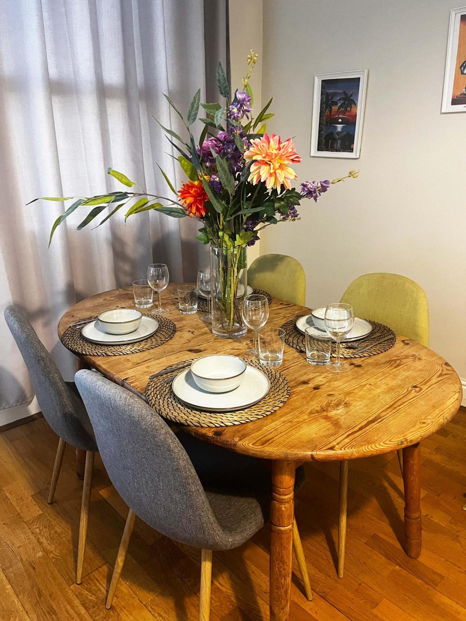 Holiday home Cosy 2-bedroom In Portobello *